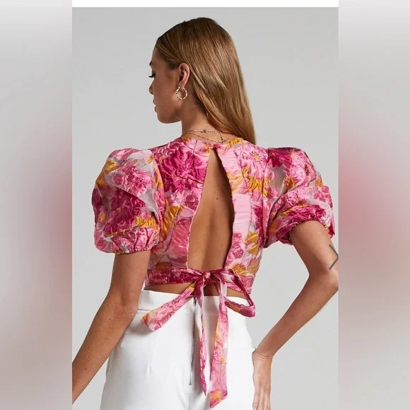 NWT BRAILEY TOP - PUFF SLEEVE CROP TOP IN PINK JACQUARD SZ 8 US 🩷✨✨🔥🔥 - Picture 2 of 8